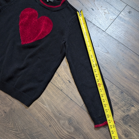525 America Black Sweater Red Heart Accent Valentine Size M - Picture 5 of 8